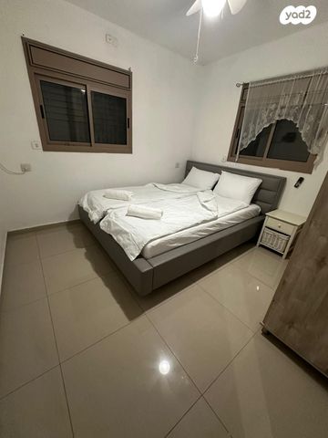 דו משפחתי, אירוס 4, שכונת הורדים, קרית שמונה