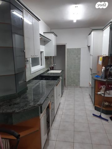 דירה, אחד העם 15, רמב"ם, ראשון לציון