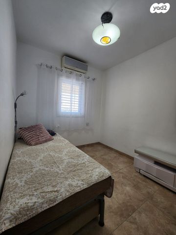 דירה, חב"ד 20, רמב"ם, ראשון לציון