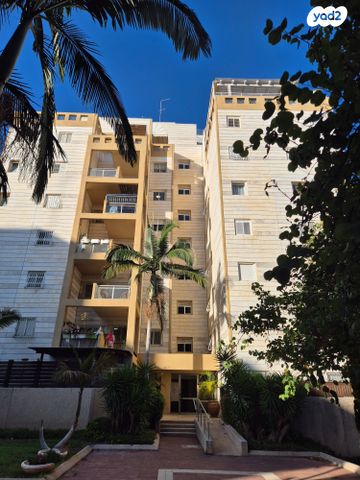 דירה, הר הצופים 29, רחובות ההולנדית, רחובות