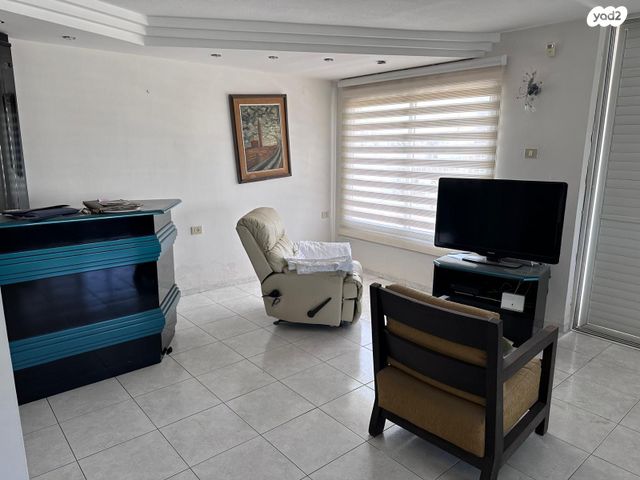 גג/ פנטהאוז, אביבים 8, אגרובנק, חולון