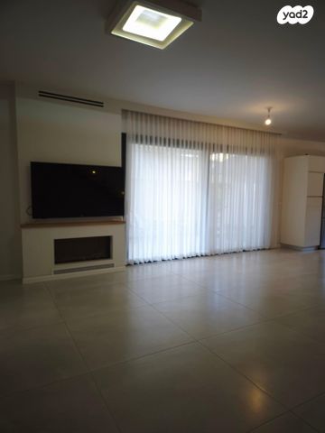 דו משפחתי, ערוגות הבושם 14, עין הים, חדרה