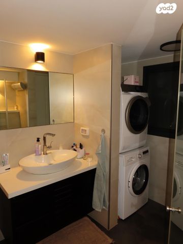 גג/ פנטהאוז, ראול ולנברג 3, רמת אשכול, חיפה