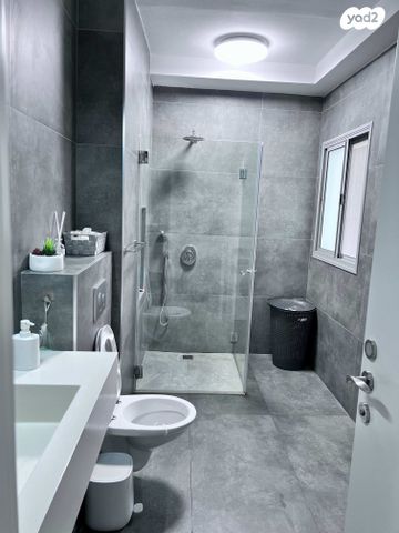 גג/ פנטהאוז, שדרות רפאל סויסה 5, בר לב, מזכרת בתיה