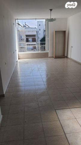 דירה, אחד העם 15, רמב"ם, ראשון לציון