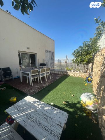 דירת גן, אשחר 2, לשם, עלי זהב