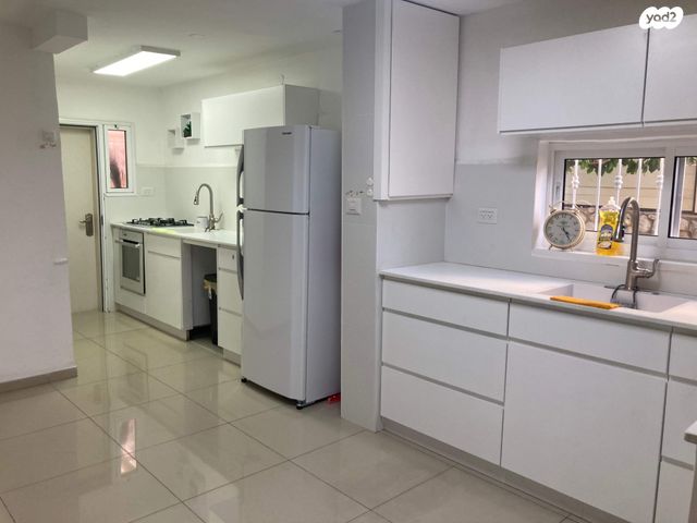 דו משפחתי, אירוס 4, שכונת הורדים, קרית שמונה