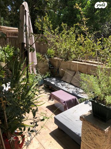 דירת גן, הרב יצחק בראשי 31, מחנה יהודה - לב העיר, ירושלים