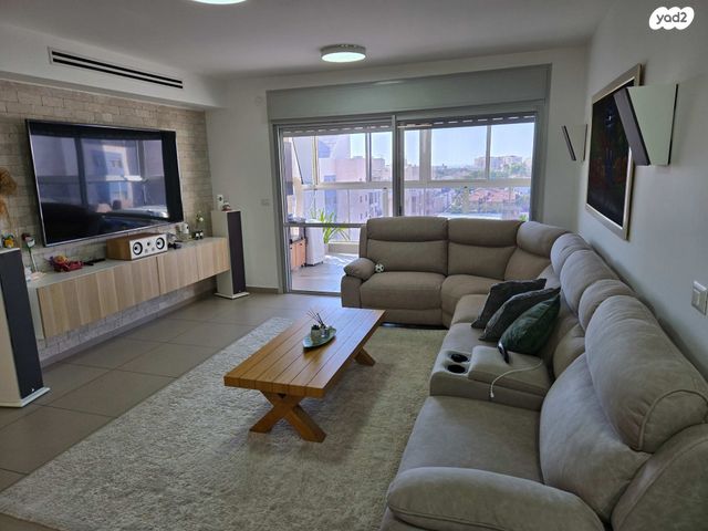 מעלות אשר 16