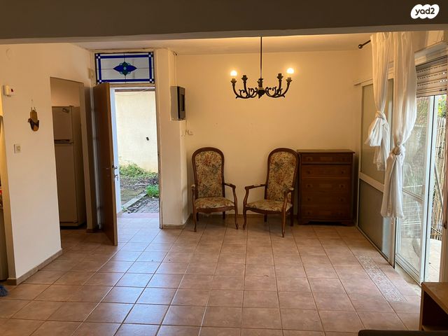 דו משפחתי, אירוס 10, שכונת הורדים, קרית שמונה