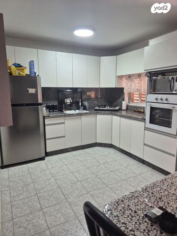 דירה, שמעון דהאן 28, שיכון עובדים, טבריה