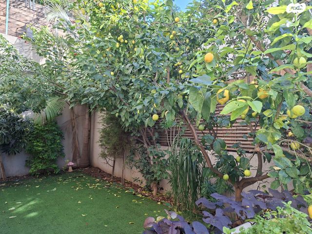 דו משפחתי, החרוב 12, אורנית, אורנית