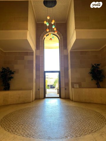 דירה, דרור 3, חלומות זכרון, זכרון יעקב