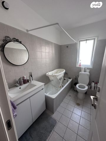 דירה, הר הצופים 29, רחובות ההולנדית, רחובות