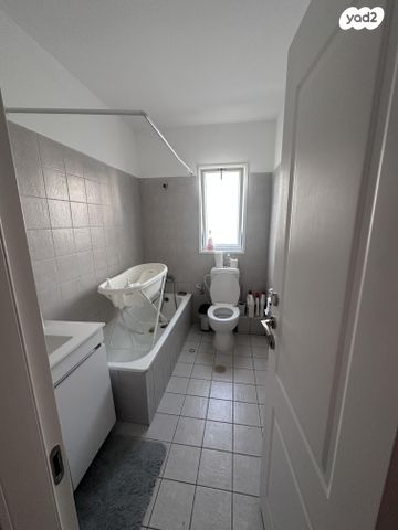 דירה, הר הצופים 29, רחובות ההולנדית, רחובות