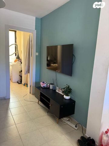 סמטת הצפורנים 8