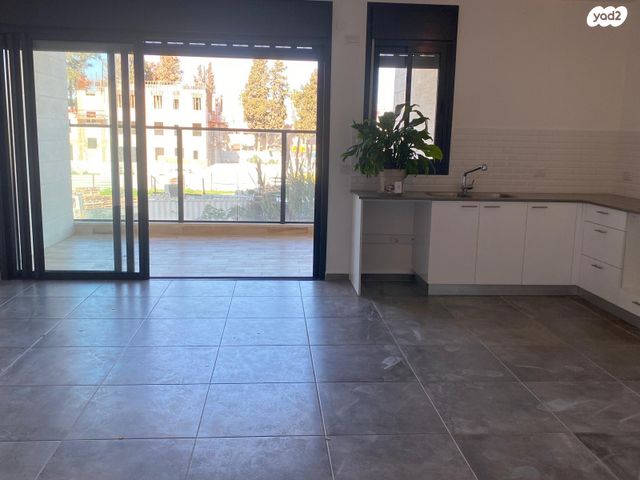 לאה גולדברג 16