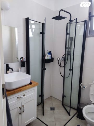 דירה, הקהילה 18, בצוותא, חריש