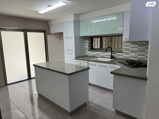 דירת גן, שמעון דובנוב 1, מפדה אזרחי, חולון