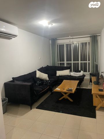 בכור שטרית 10