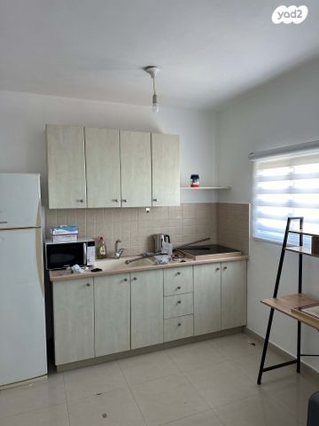 דירה, הרב עוזיאל 24, לב העיר, בת ים