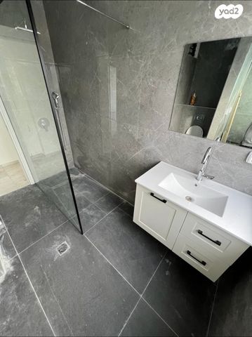 דירה, דרך רזיאל 21, צפון מזרח מרכז העיר, נתניה