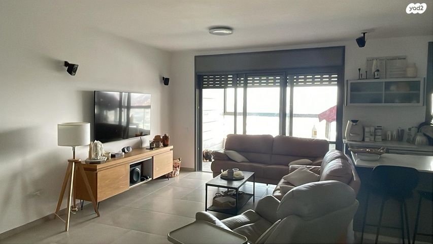 אברהם מחרז 18