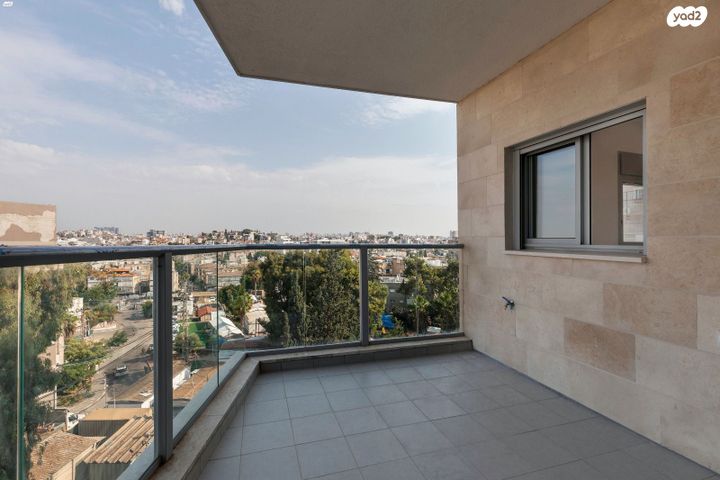 דירה, קריניצי 82, שכונת בן גוריון, מרכז העיר ג', רמת גן