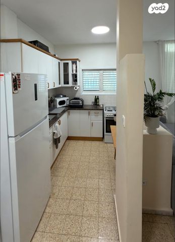 דירה, דרך אבא הלל 55, חרוזים, רמת גן