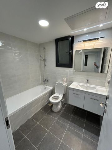 דירה, הרב שלום שבזי 1, רמב"ם, ראש העין