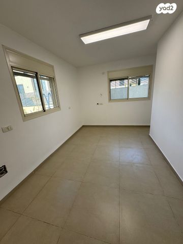 שדרות אבא חושי 1