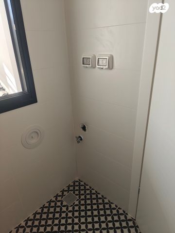 דירה, לוי אשכול 24, מרכז דרום, רעננה