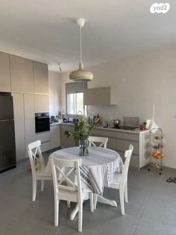 דירה, קריניצי 82, שכונת בן גוריון, מרכז העיר ג', רמת גן