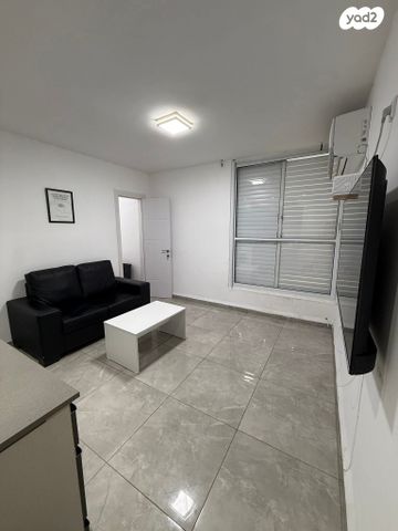 יחידת דיור, גיורא 17, צור שלום, קרית ביאליק