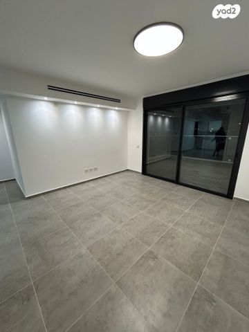 דירה, הרב שלום שבזי 1, רמב"ם, ראש העין