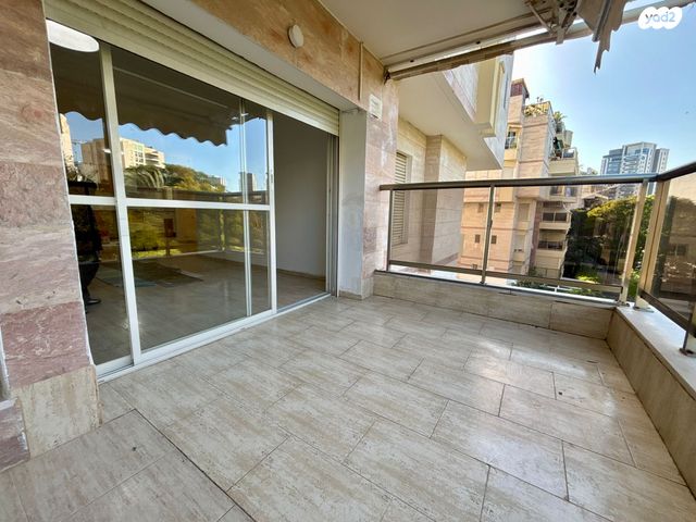 דירה, מנחם בגין 21, נווה גנים, קרית מוצקין