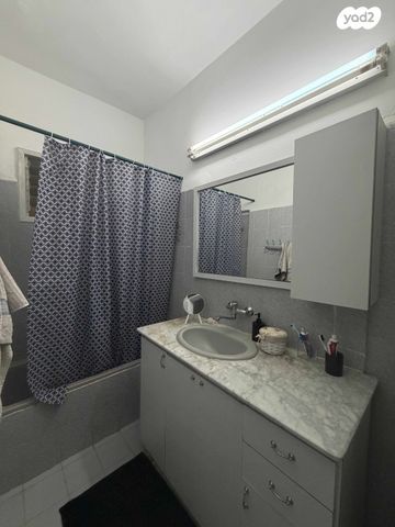 דירה, ביאליק 1, שכונת חשמונאים, מרכז העיר א, רמת גן