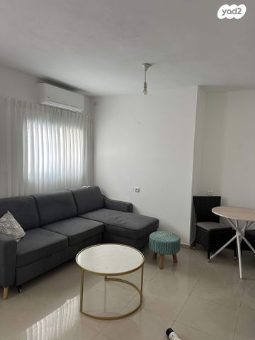 דירה, הרב עוזיאל 24, לב העיר, בת ים