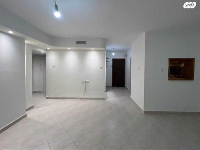 לוי אשכול 20