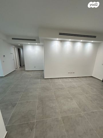 דירה, הרב שלום שבזי 1, רמב"ם, ראש העין