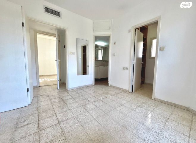 דירה, מנחם בגין 21, נווה גנים, קרית מוצקין