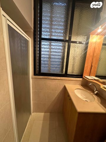 דירה, הרב עוזיאל 24, לב העיר, בת ים