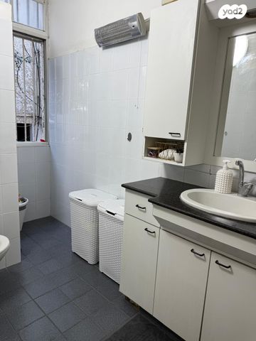 דירה, מעלה הצופים 33, שכונת חשמונאים, מרכז העיר א, רמת גן