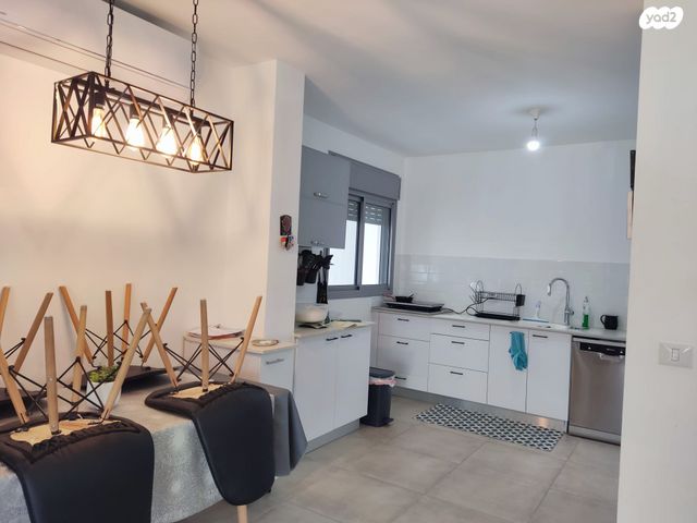 דירה, הקהילה 18, בצוותא, חריש