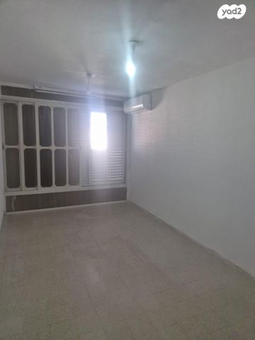 תל גיבורים 28