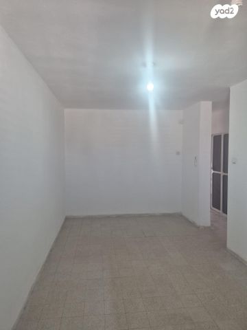 תל גיבורים 28