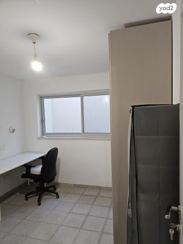 מרתף/ פרטר, השרון 43, 212 מזרח, אבן יהודה