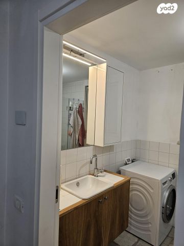 מרתף/ פרטר, השרון 43, 212 מזרח, אבן יהודה