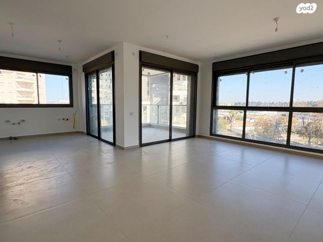 דירה, הגנים 8, נווה גן, רמת השרון