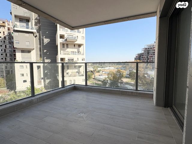 דירה, הגנים 8, נווה גן, רמת השרון